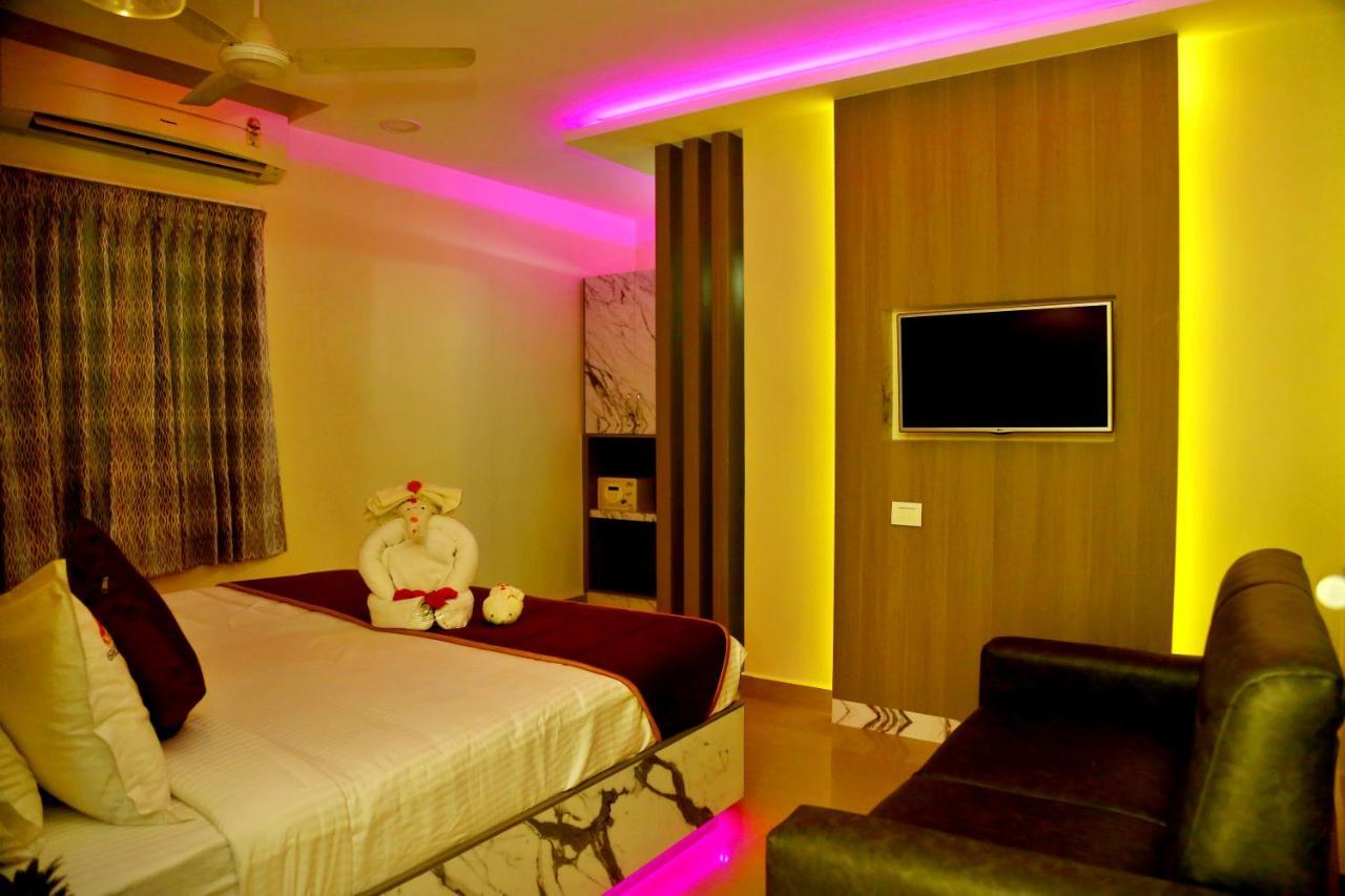 Hotel Kek Grand Park Csennai Kültér fotó
