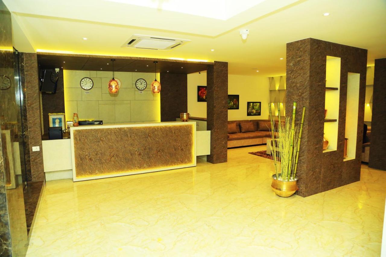Hotel Kek Grand Park Csennai Kültér fotó