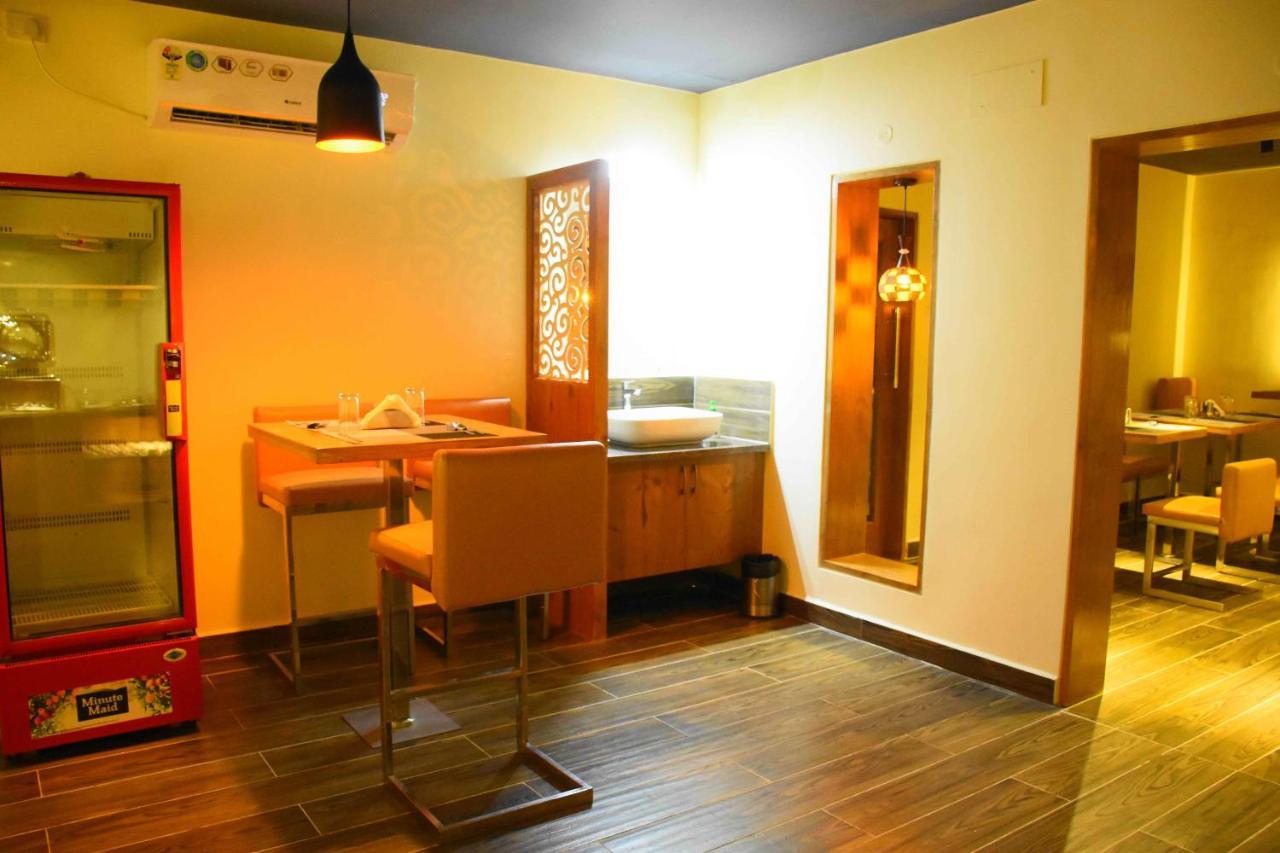 Hotel Kek Grand Park Csennai Kültér fotó